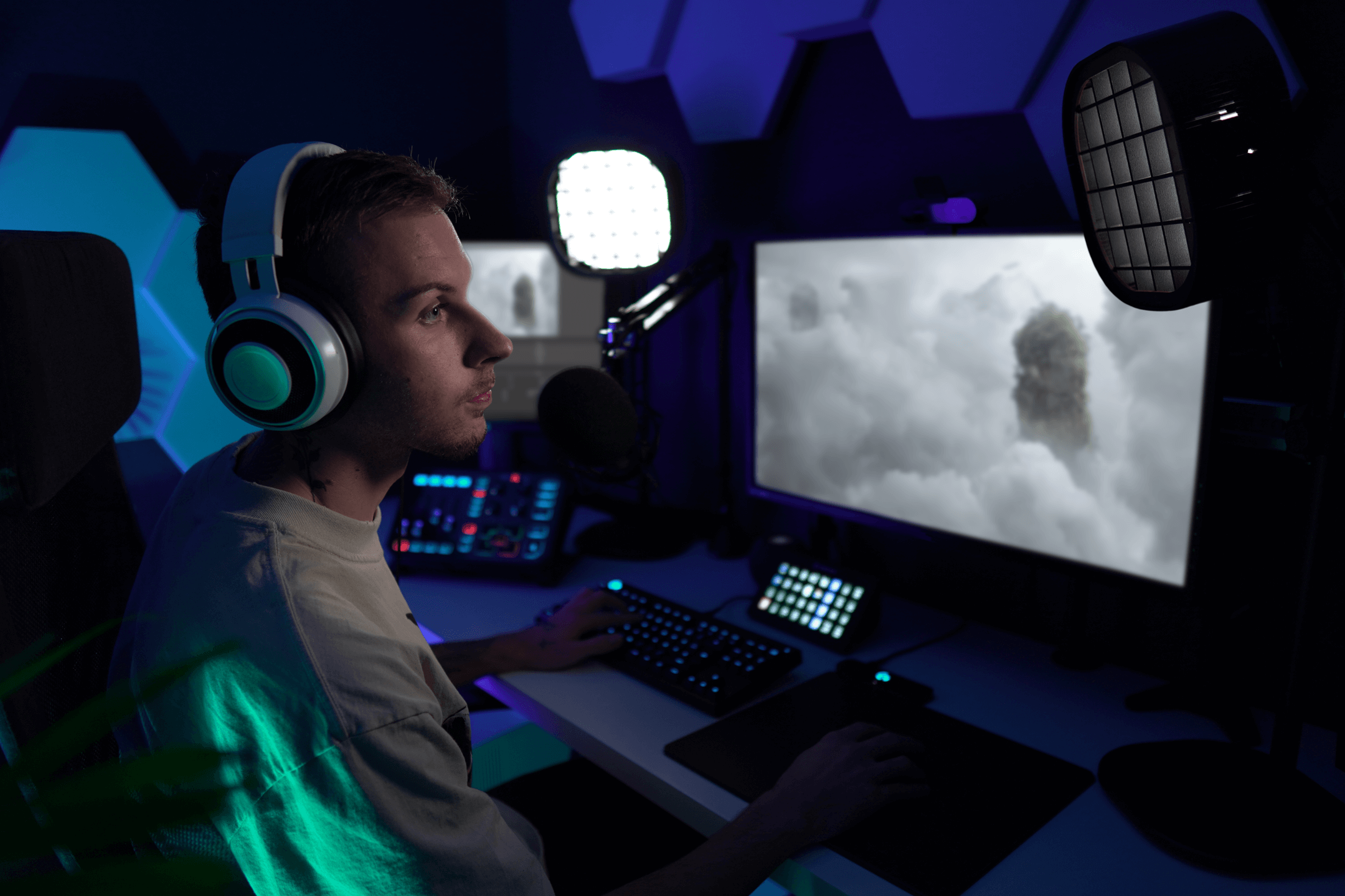 The Honeycomb Grid for your Elgato Key Light by cut 'n etch Design